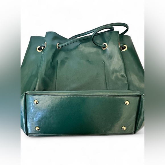 Isabelle Green Leather Tote Bag – Large Shoulder Bag with Gold Hardware - Picture 5 of 7